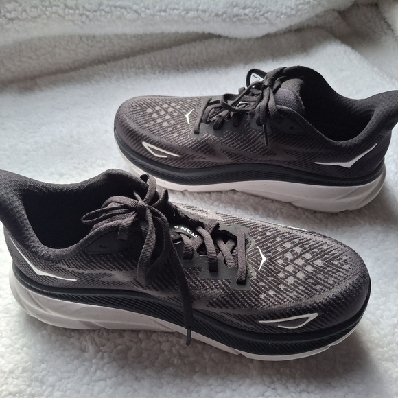 Hoka Clifton 9 Black and White - Women's Size 10 - Picture 8 of 16